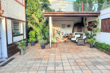 Sobrado à venda com 4 quartos, sendo 2 suítes, em Alto da Boa Vista, São Paulo, SP