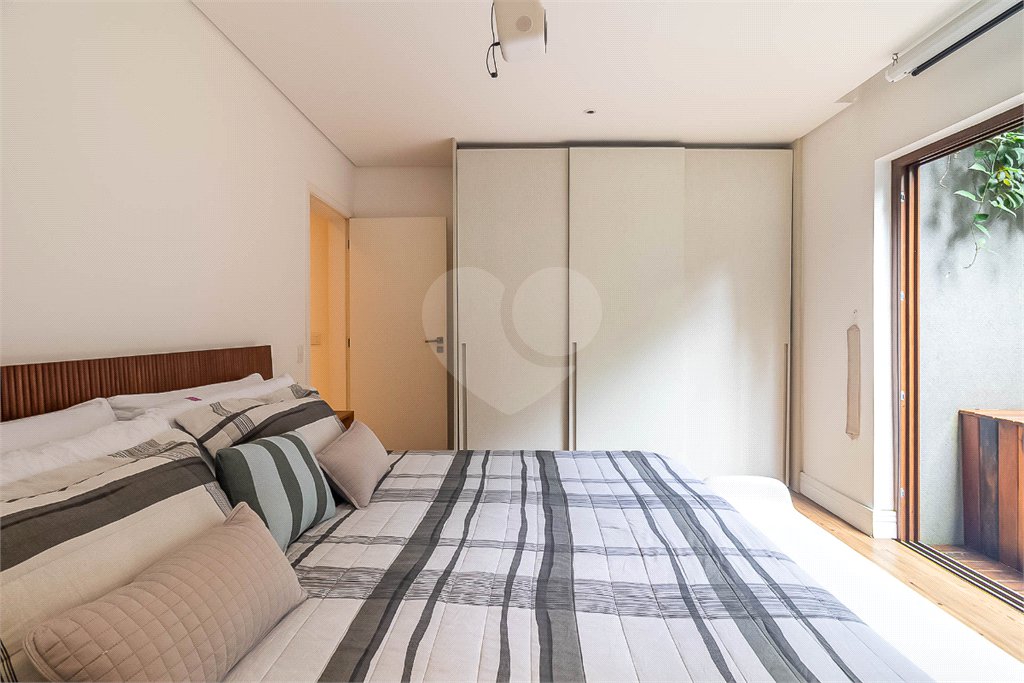 Casa de Vila à venda com 4 quartos, sendo 3 suítes, em Vila Nova Conceição, São Paulo, SP
