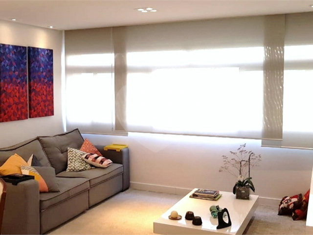 Apartamento à venda com 3 quartos, sendo 1 suíte,  em Moema, São Paulo, SP