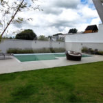 Casa à venda ou para alugar com 4 suítes no condomínio Figueira Garden, Atibaia - SP