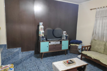 Casa à venda com 3 quartos, sendo 1 suíte, em Vila Nivi, São Paulo, SP