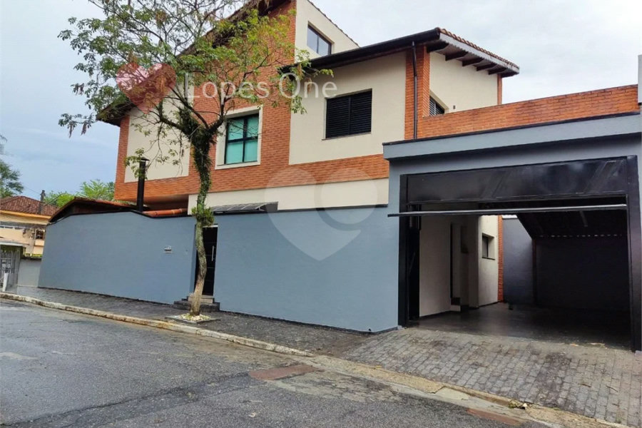 Casa à venda com 3 quartos, sendo 2 suítes, no condomínio Filipe de Vitry, São Paulo - SP