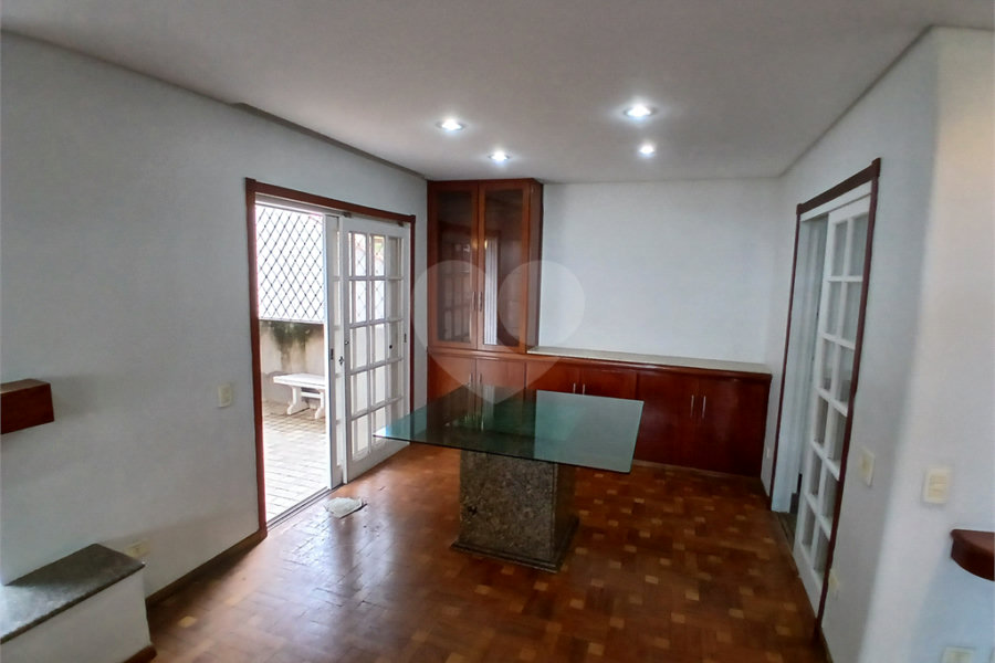 Casa à venda ou para alugar com 3 quartos, sendo 2 suítes, no condomínio Chácara das Rosas, São Paulo - SP