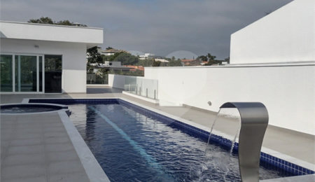 Casa à venda com 4 suítes no condomínio Estância Marambaia, Vinhedo - SP