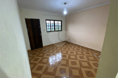 Chácara à venda com 3 quartos em Parque das Varinhas, Mogi das Cruzes, SP