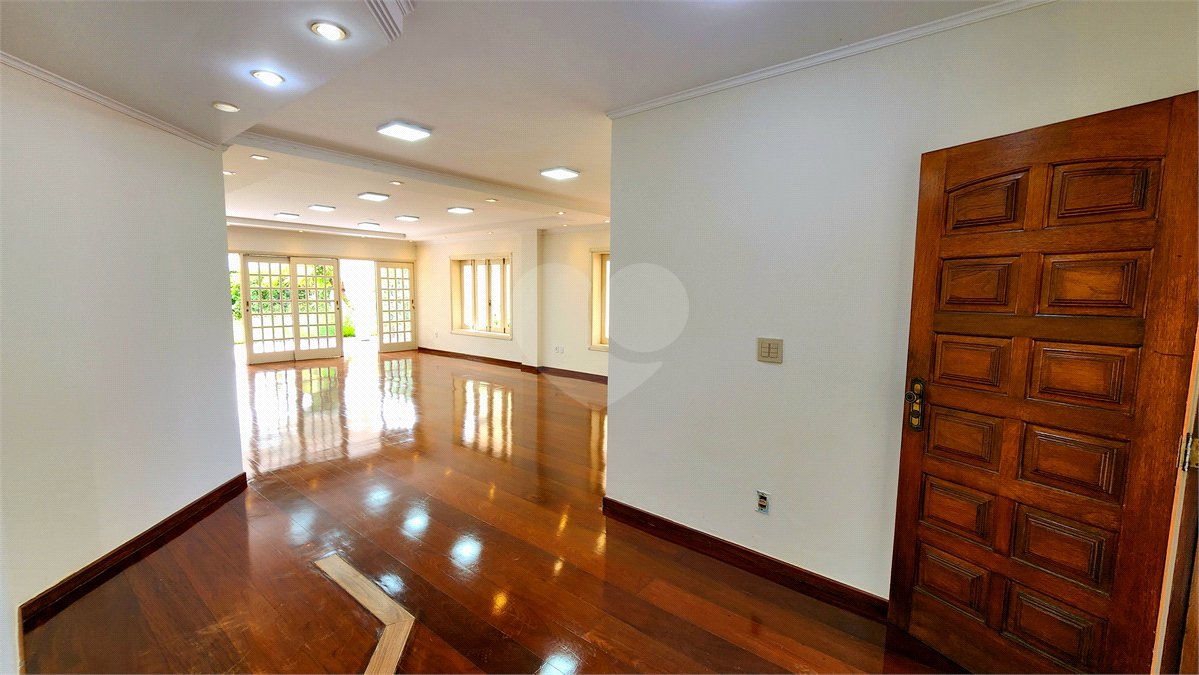 Sobrado à venda com 4 quartos, sendo 2 suítes, em Jardim Primavera, Araraquara, SP