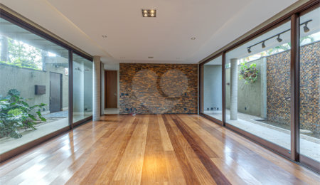 Casa à venda com 4 quartos, sendo 3 suítes,  em Vila Nova Conceição, São Paulo, SP