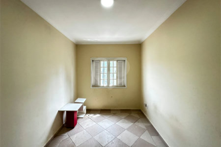 Sobrado à venda com 4 quartos, sendo 3 suítes,  em Vila Áurea, Poá, SP