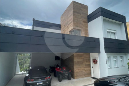 Casa à venda com 3 suítes no condomínio Hills, Arujá - SP