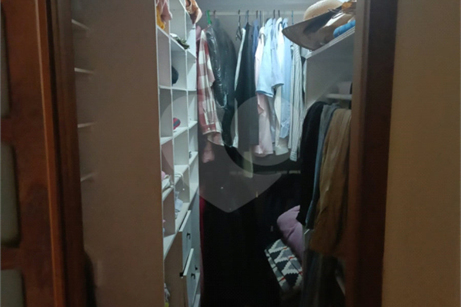 Casa à venda com 4 quartos, sendo 2 suítes, no condomínio Residencial Parque Cerros Verdes, Mairiporã - SP