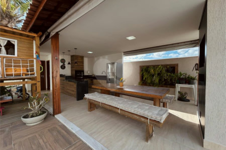 Casa à venda com 5 quartos, sendo 1 suíte, em Orla Norte, Porto Seguro, BA