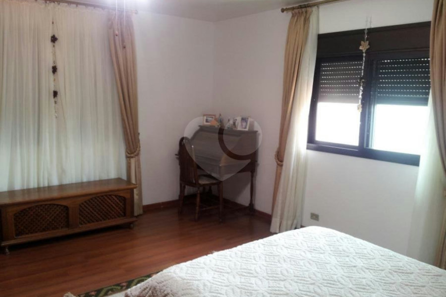 Casa Térrea à venda com 4 quartos, sendo 2 suítes,  em Jardim Floresta, São Paulo, SP
