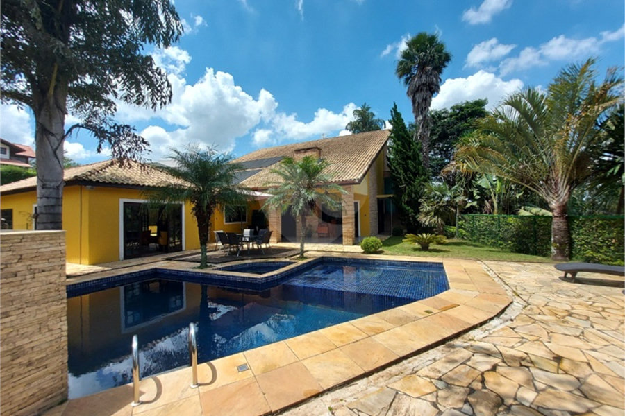 Casa à venda com 5 suítes em Canguera, São Roque, SP