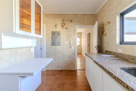 Apartamento para alugar com 3 quartos, sendo 1 suíte, em Vila Hamburguesa, São Paulo, SP