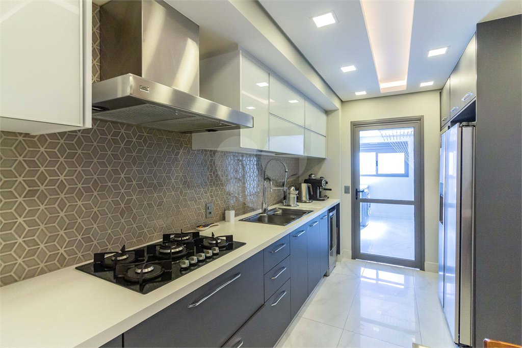 Apartamento à venda com 3 suítes em Vila Gumercindo, São Paulo, SP