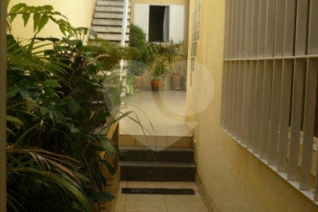 Sobrado à venda com 4 quartos, sendo 2 suítes, em Vila Paulicéia, São Paulo, SP