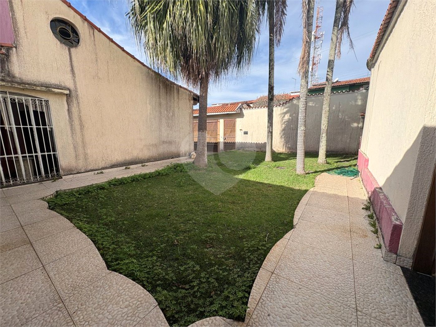 Casa à venda com 4 quartos, sendo 2 suítes,  em Vila Oliveira, Mogi das Cruzes, SP