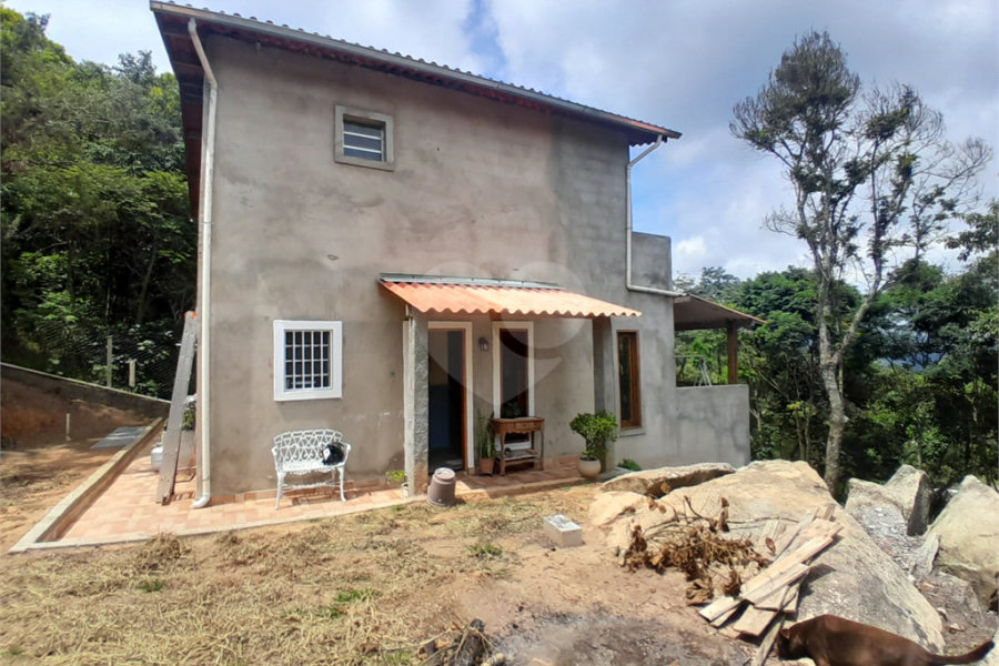 Sobrado à venda com 3 quartos, sendo 1 suíte, em Serra da Cantareira, Mairiporã, SP