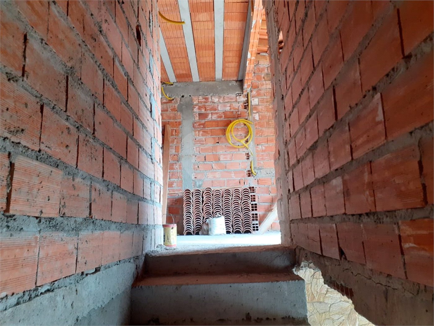 Sobrado à venda com 5 quartos, sendo 1 suíte, em Jardim Cumbica, Guarulhos, SP