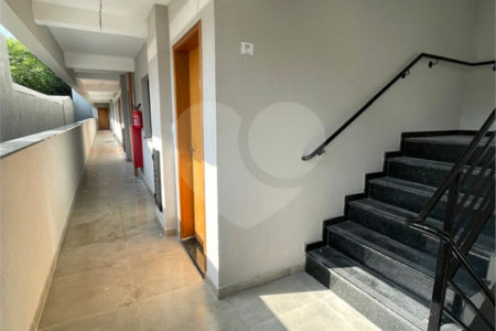 Casa à venda com 3 quartos, sendo 1 suíte, no condomínio Residencial Calegari, São Paulo - SP