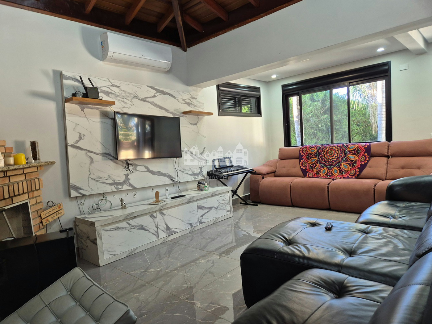 Casa Pé na Água em Atibaia com Acesso à Represa e Mais de 3.000 m² de Natureza