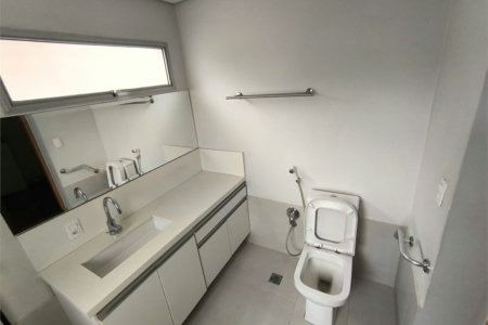 Sobrado à venda com 5 quartos, sendo 1 suíte, em Jardim Trussardi, São Paulo, SP