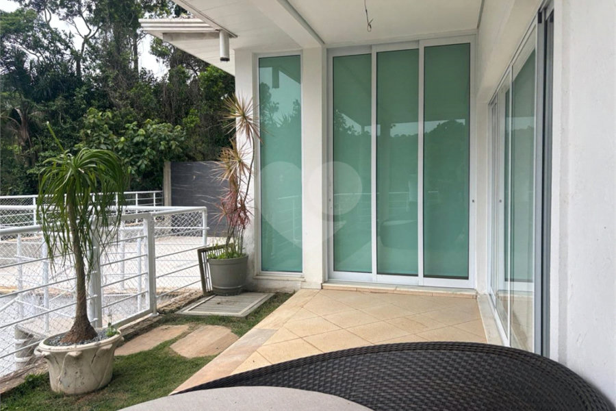 Casa à venda com 4 quartos, sendo 3 suítes, no condomínio Parque Itatiaia, Mairiporã - SP