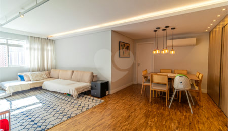 Apartamento à venda com 3 quartos, sendo 1 suíte,  em Moema, São Paulo, SP