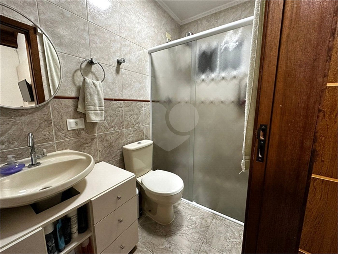 Casa à venda com 3 quartos, sendo 1 suíte, no condomínio Residencial Jardim das Palmas, São Paulo - SP