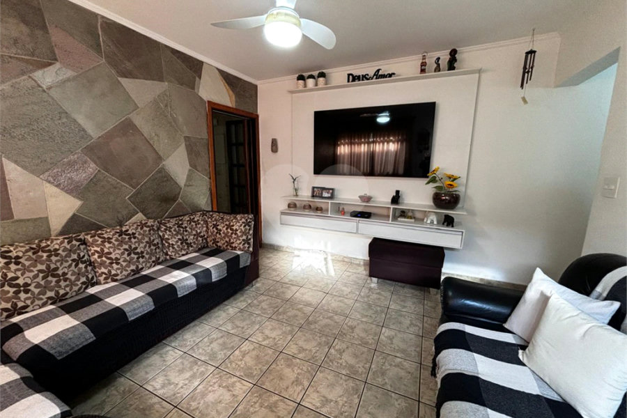 Casa à venda com 4 quartos, sendo 1 suíte, em Parada Inglesa, São Paulo, SP