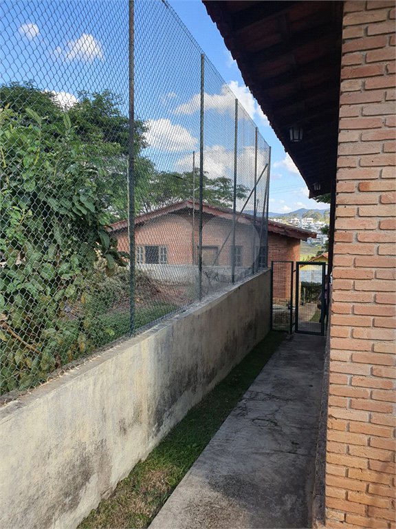 Chácara à venda com 4 quartos, sendo 2 suítes, em Vale dos Pinheiros, Atibaia, SP