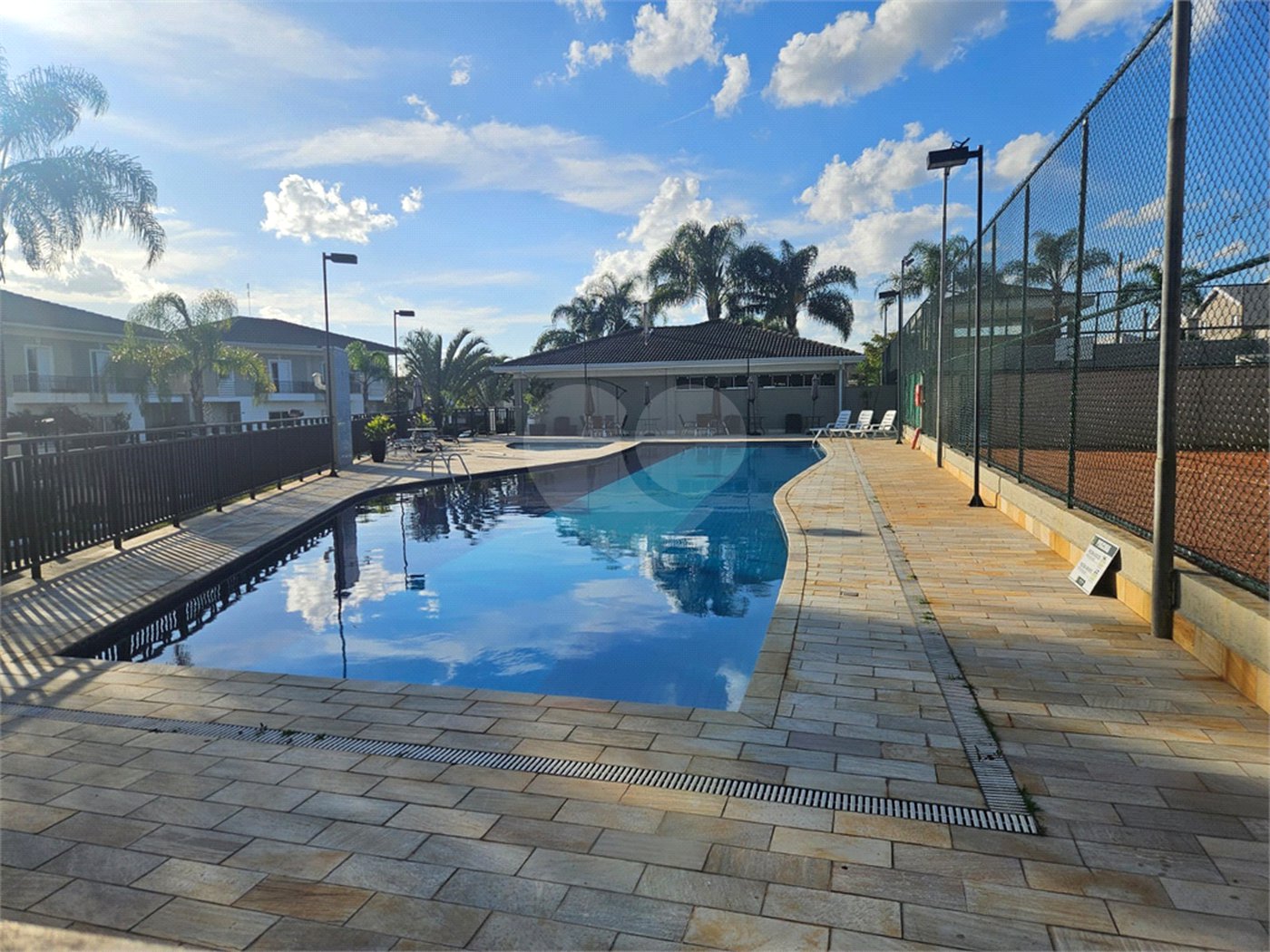 Casa à venda com 2 quartos, sendo 1 suíte, no condomínio Vitória Park, Suzano - SP
