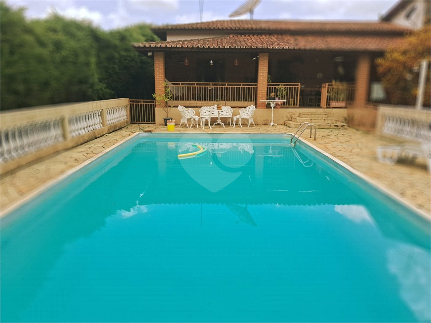 Casa à venda com 3 quartos, sendo 1 suíte, no condomínio Acmti - Colinas do Mosteiro, Terras de Itaici e Recanto dos Pássaros, Indaiatuba - SP