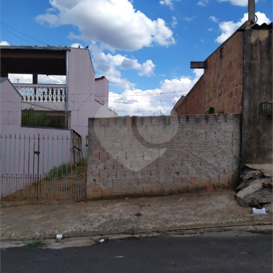 Terreno plano de 150,00 m² de área .