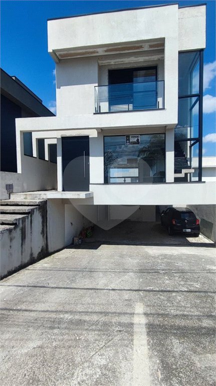 Casa à venda com 3 quartos, sendo 1 suíte,  no condomínio Terras de São Fernando, Cotia - SP