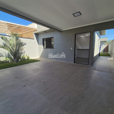 Casa térrea à venda com 3 quartos, sendo 1 suíte, em Vila Bonsai, Atibaia - SP