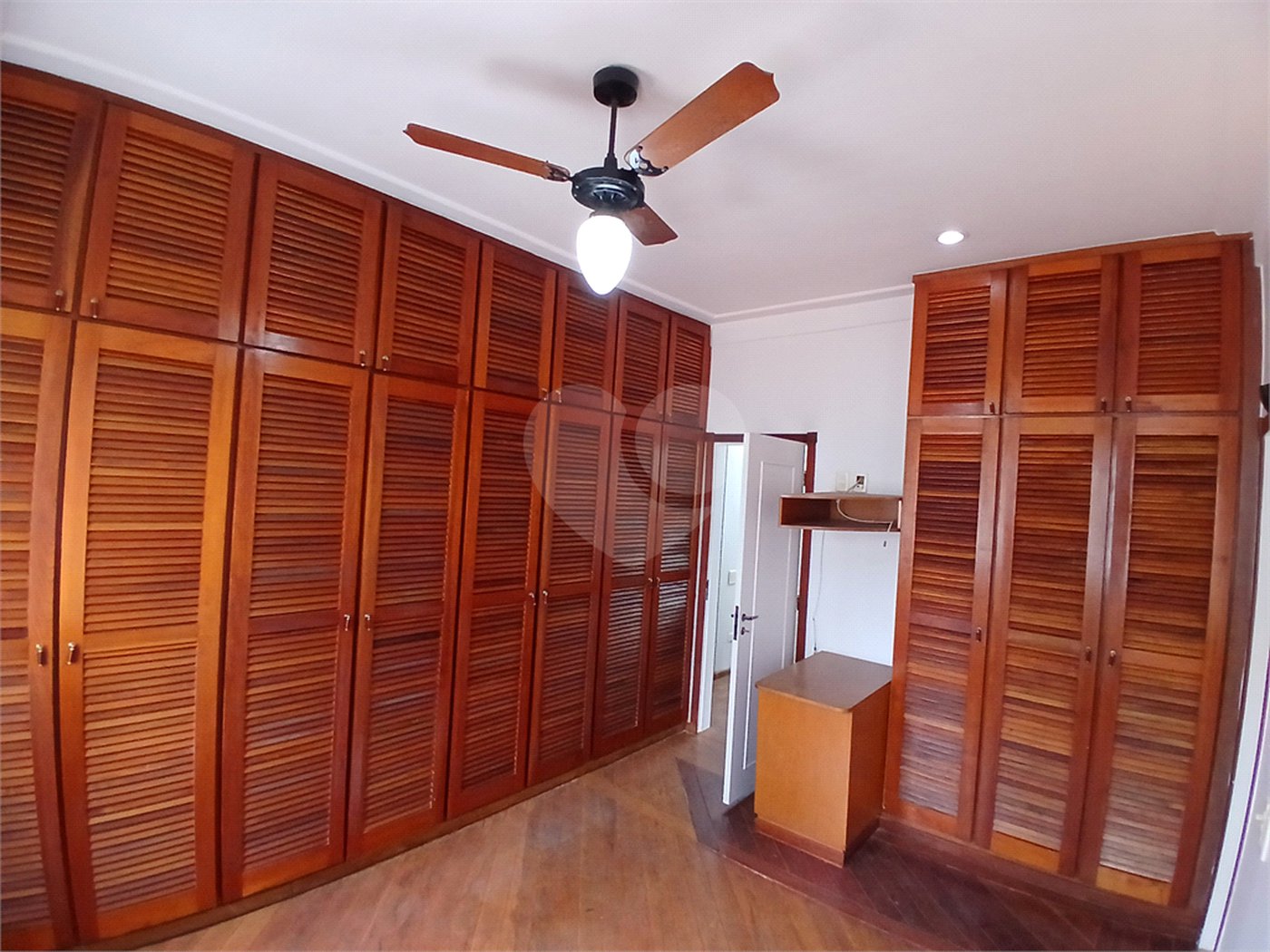 Casa à venda ou para alugar com 3 quartos, sendo 2 suítes, no condomínio Chácara das Rosas, São Paulo - SP