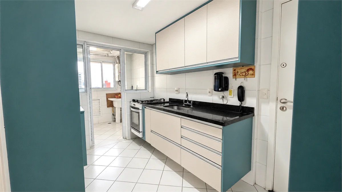 Apartamento à venda com 3 quartos, sendo 1 suíte,  em Jardim das Acácias, São Paulo, SP