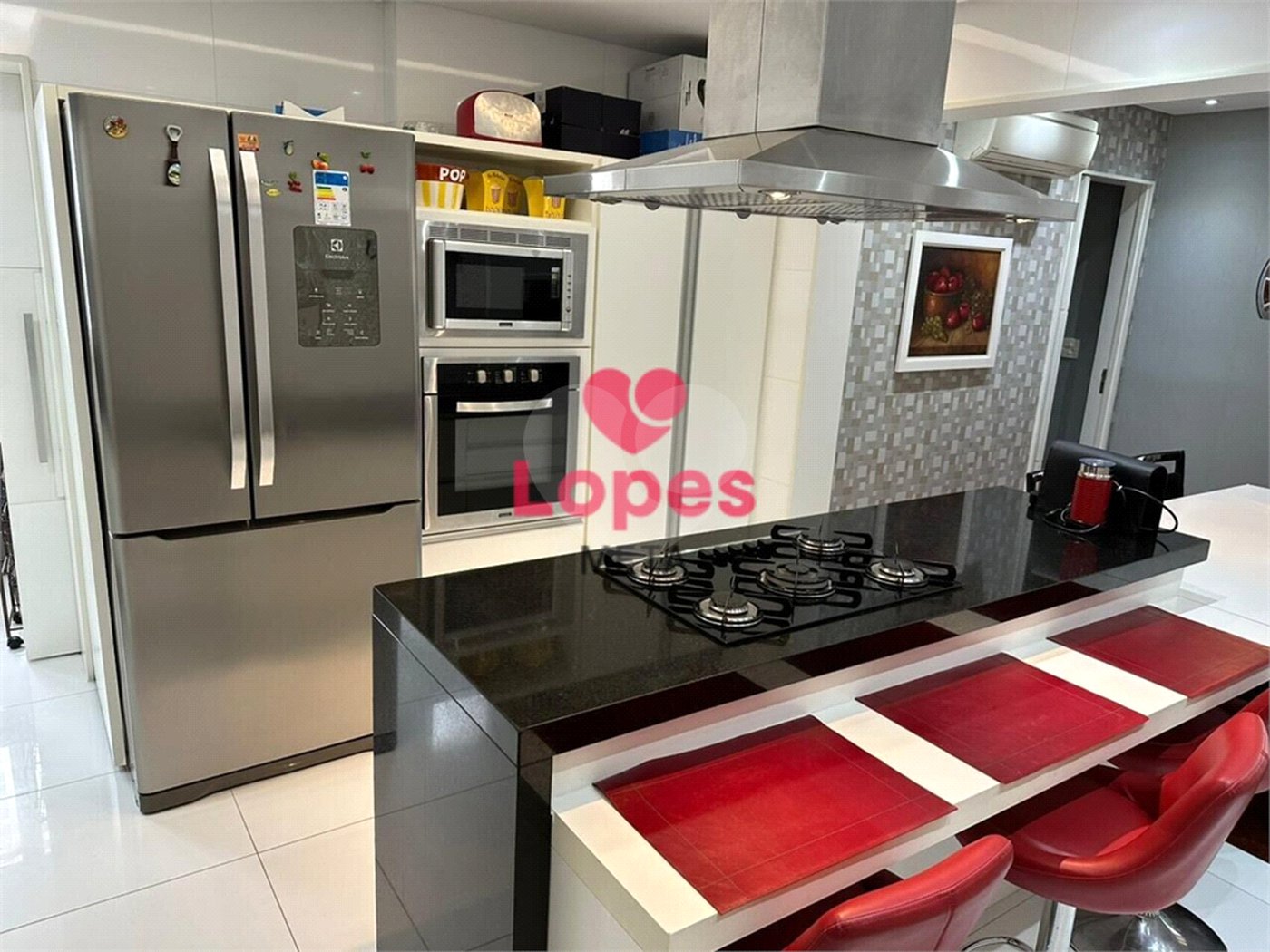 Apartamento à venda com 3 quartos, sendo 2 suítes, em Parque Residencial Aquarius, São José dos Campos, SP