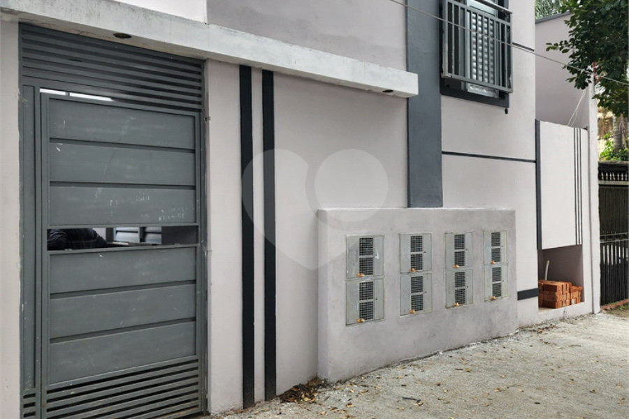 Casa à venda com 2 quartos, sendo 1 suíte, no condomínio Residencial Sanches, São Paulo - SP