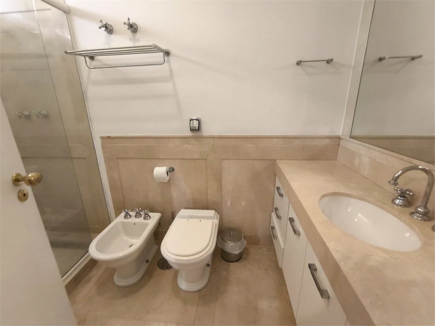 Casa à venda com 5 quartos, sendo 4 suítes, em Cidade Jardim, São Paulo, SP