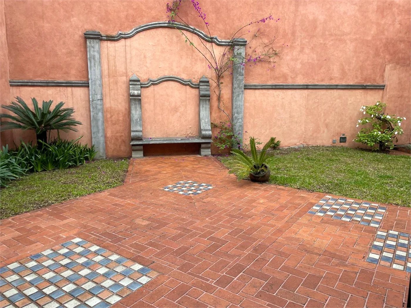 Casa à venda ou para alugar com 4 quartos, sendo 3 suítes, em Jardim Leonor, São Paulo, SP