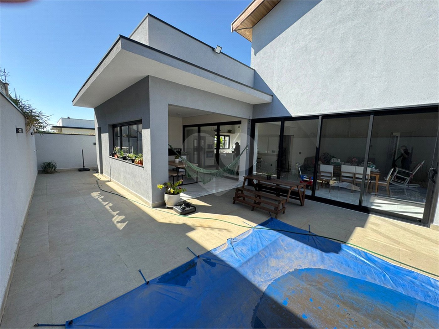 Casa à venda com 3 suítes no condomínio Reserva Central Parque, Salto - SP