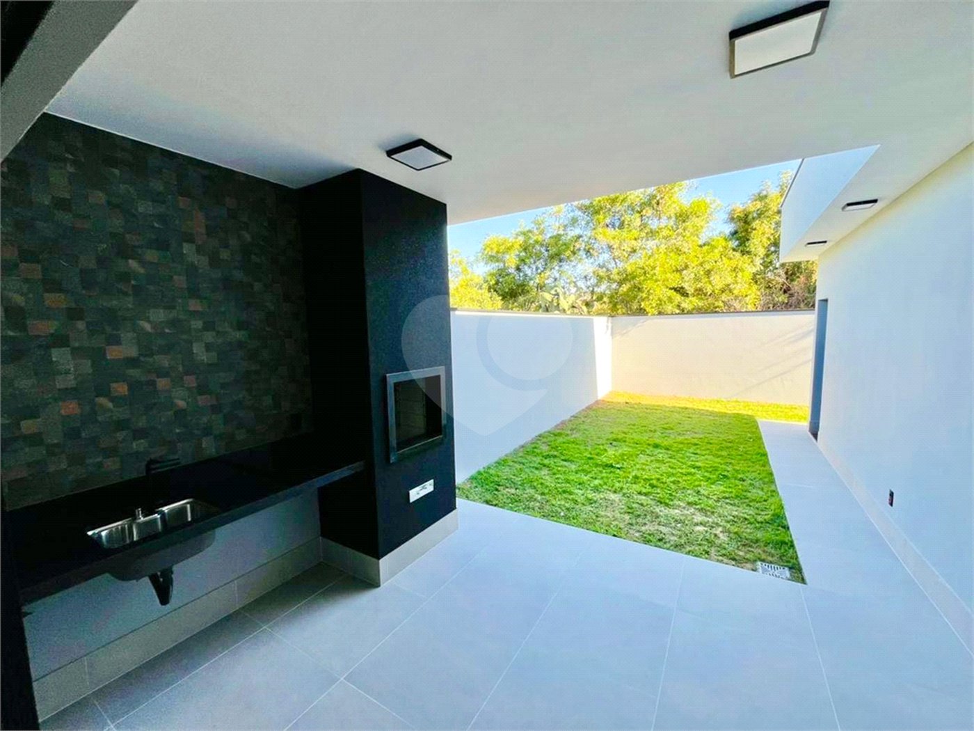 Casa à venda com 3 quartos, sendo 1 suíte,  no condomínio Cerejeiras, Araçoiaba da Serra - SP