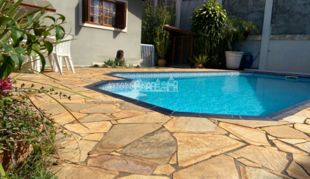 Casa à venda com 3 quartos, sendo 1 suíte, com vista deslumbrante em Recreio Maristela, Atibaia