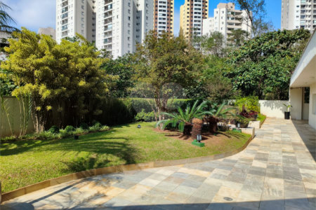 Apartamento à venda com 2 quartos, sendo 1 suíte,  em Vila Andrade, São Paulo, SP