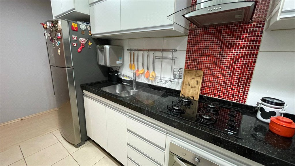 Apartamento no Condomínio Parque dos Manacás.
