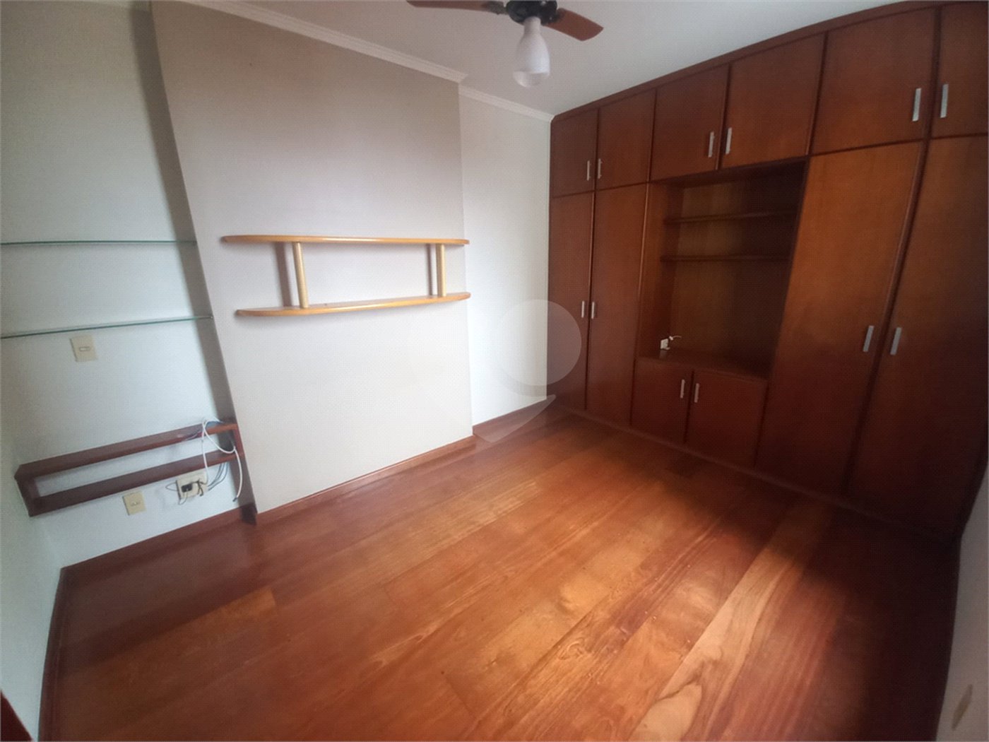 Apartamento para venda ou locação no Ed. Alexandre Previero