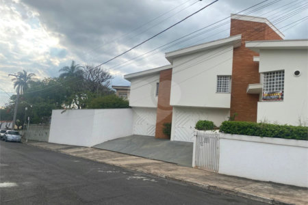 Sobrado à venda ou para alugar com 3 quartos, sendo 1 suíte, no Centro, Salto, SP