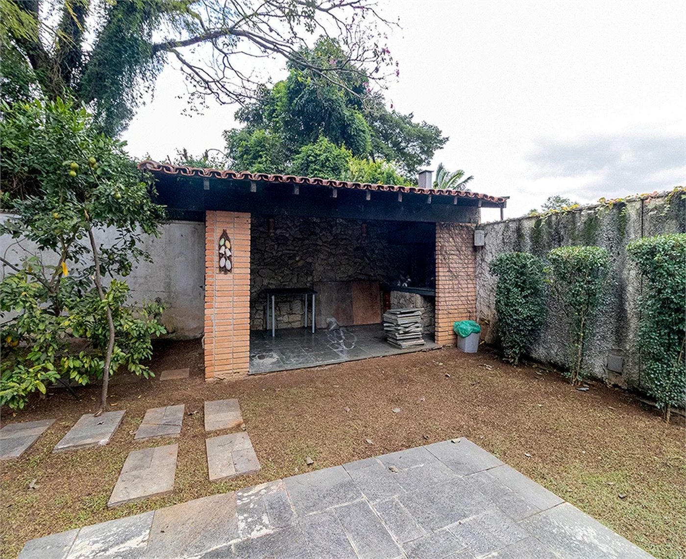 Casa à venda com 3 quartos, sendo 2 suítes,  em Alto de Pinheiros, São Paulo, SP